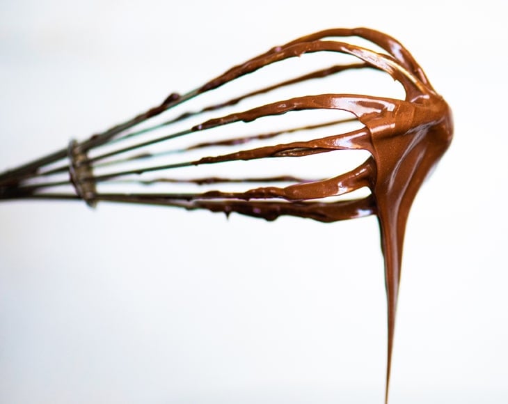 chocolate-sauce-from-cacao-paste-wafers-min